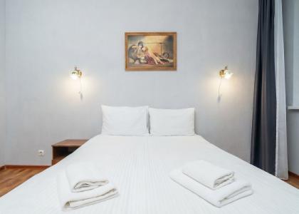 room 104 thumbnail 1
