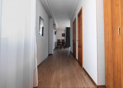 room 104 thumbnail 3